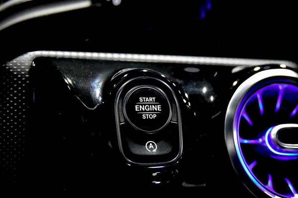 Mercedes-Benz CLA-Klasse 200 AMG Night. Pano, Dodeh, Camera, Sfeer!