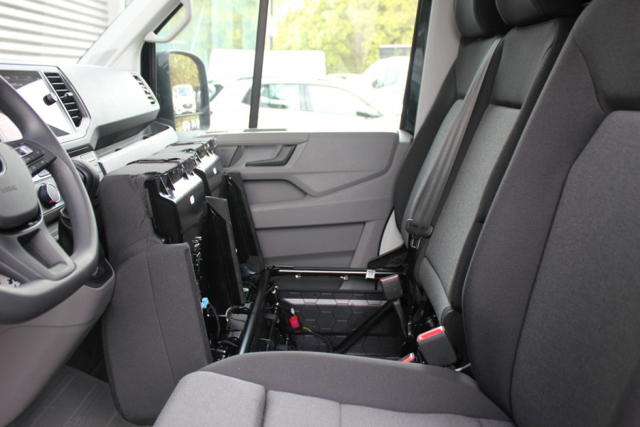 Volkswagen Crafter 35 2.0 TDI L3H3 177pk Automaat - 2x Schuifdeur - LED koplampen - Navigatie - Geveerde stoel - Cruise - Camera - Verwarmde stoele