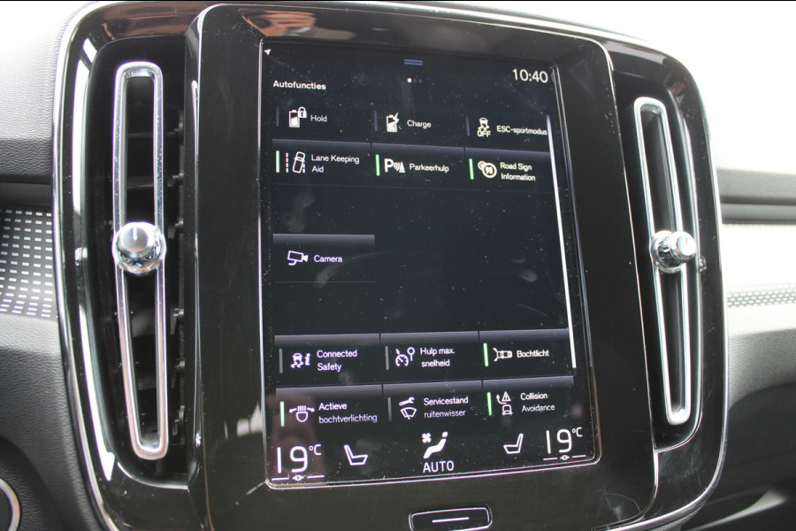 Volvo XC40 T4 211PK Recharge R-Design Expression Cruise Control / Harman Kardon Audio installatie / Road Sign Information / Parkeersensoren voor en achter met parkeercamera achter