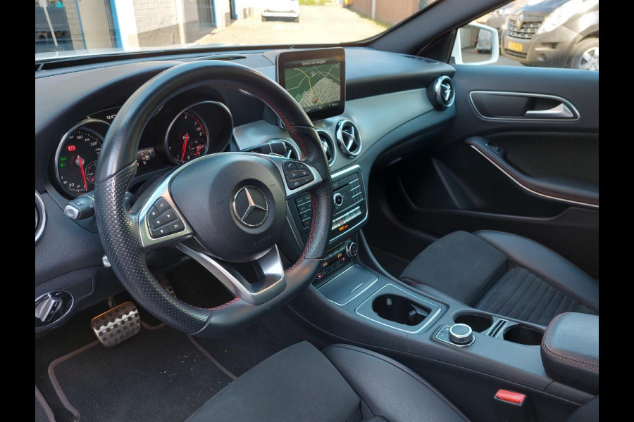 Mercedes-Benz GLA 200 Premium Plus AMG-Line|Panodak|Camera|Keyless-start|Park-Assist|Stoelverwarming