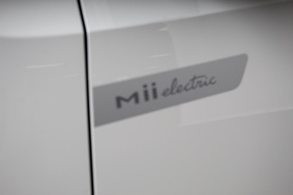 Seat Mii Electric electric Plus | €2000,- subsidie particulier MOGELIJK! | Climate control | Bluetooth | Parkeersensoren Achter |