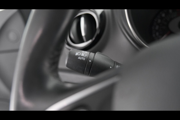 Renault Captur TCe 150 EDC Intens | Trekhaak | Camera | Dodehoekdetectie | R-Link Navigatie | Parkeersensoren