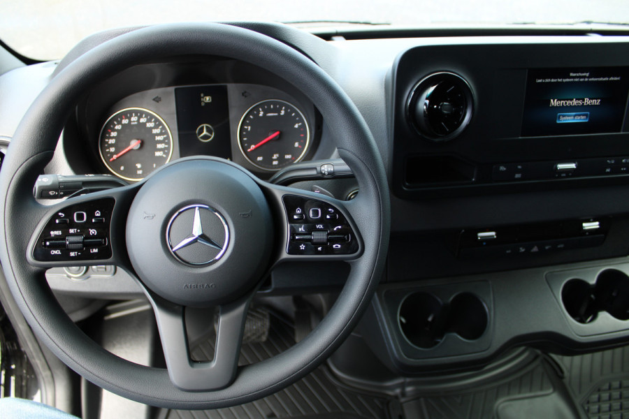 Mercedes-Benz Sprinter 317 CDI L2H2 RWD 3500 kg Trekhaak, MBUX met camera parkeerpakket en Apple/Android, LED koplampen, Geveerde stoel, Etc.
