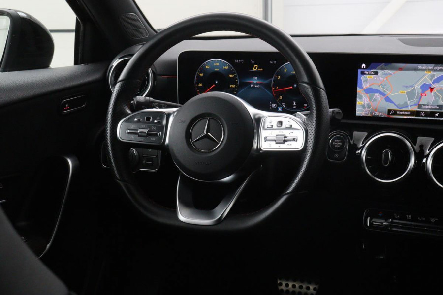 Mercedes-Benz A-Klasse 180 AMG | Carplay | DAB+ | Stoelverwarming | Full LED | Widescreen | Park Assist | Camera | Navigatie