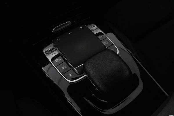 Mercedes-Benz A-Klasse 180 AMG | Carplay | DAB+ | Stoelverwarming | Full LED | Widescreen | Park Assist | Camera | Navigatie