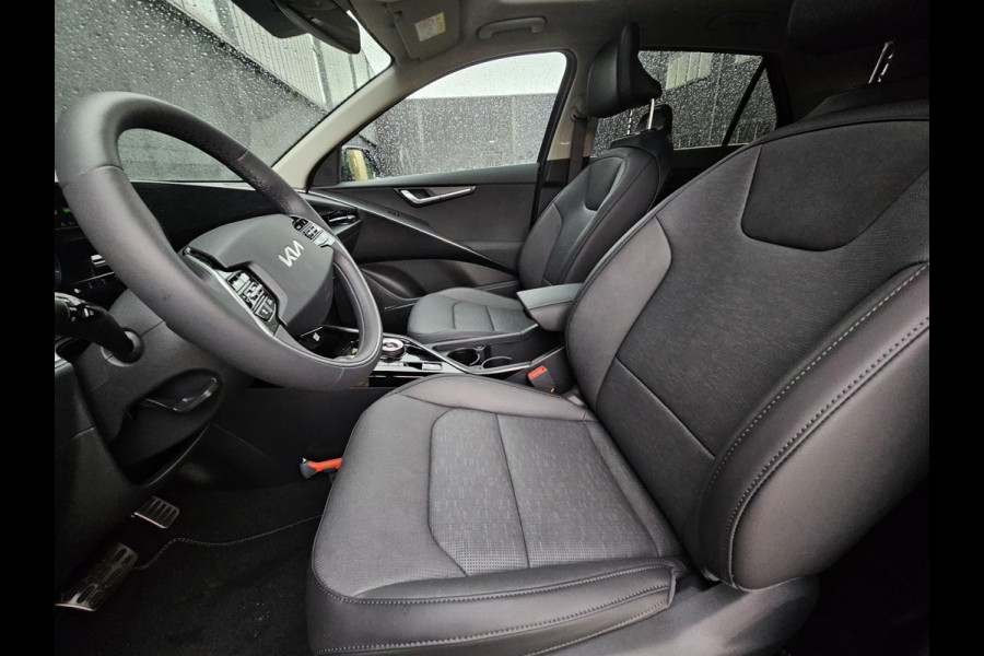 Kia Niro EV ExecutiveLine 64.8 kWh | Afneembare trekhaak | 7 jaar garantie | Snel leverbaar uit voorraad | Vehicle-2-Load (V2L) | Bekleding in premium lederlook | Harman Kardon Premium Sound System