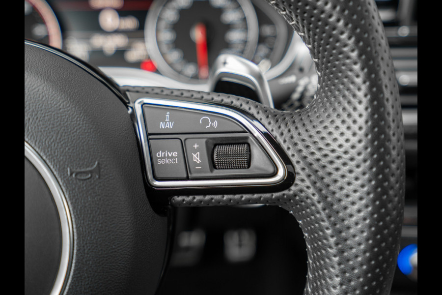 Audi RS6 Avant 4.0 TFSI quattro perfomance | Keramisch | 360° Camera's | Panorama