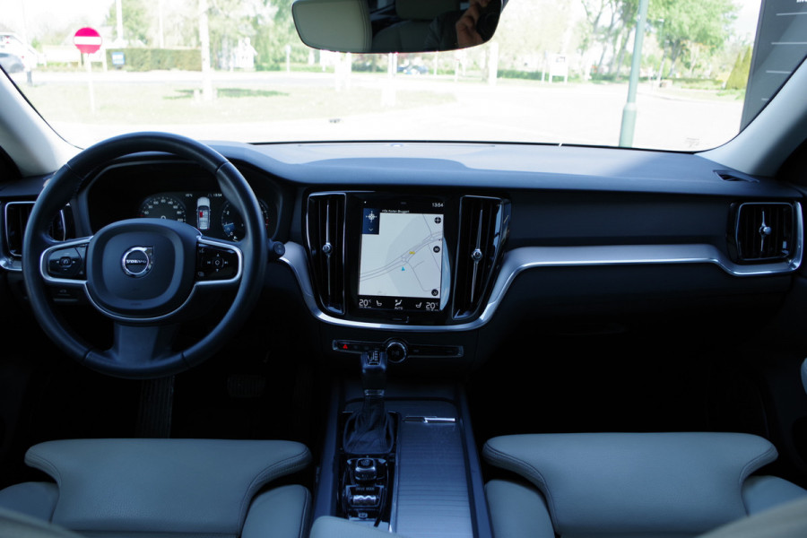 Volvo V60 2.0 T4 190 PK Automaat Inscription, Leder, Navigatie, Trekhaak, CarPlay, Camera