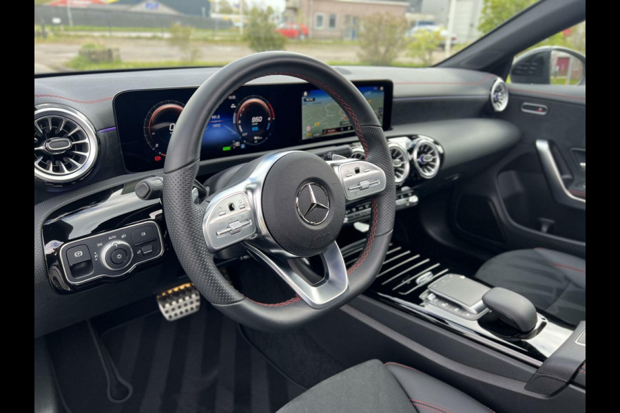 Mercedes-Benz CLA-Klasse Coupe 250 e AMG 2022 Panoramadak|Sfeerverlichting|Night pakket|Camera|AppleCarplay|DAB+