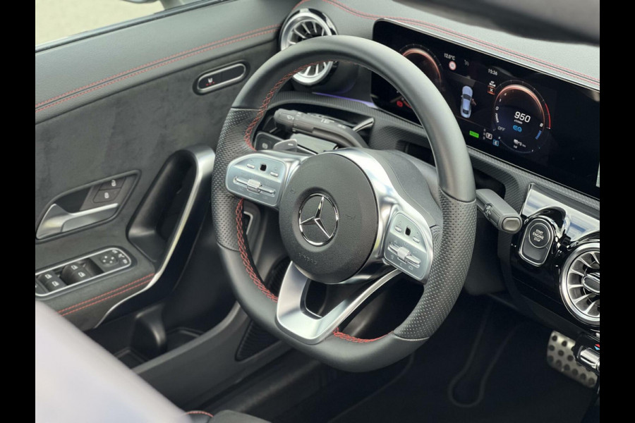 Mercedes-Benz CLA-Klasse Coupe 250 e AMG 2022 Panoramadak|Sfeerverlichting|Night pakket|Camera|AppleCarplay|DAB+