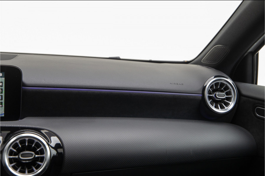 Mercedes-Benz A-Klasse 250 e AMG Panorama, Widescreen, Nightpack, Sfeerverlichting, Camera, 19" Hybrid 2022