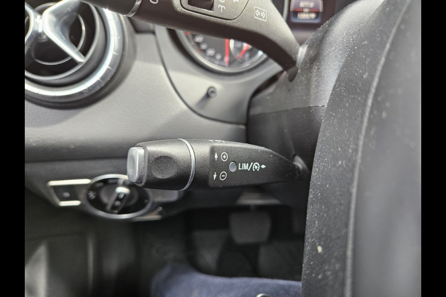 Mercedes-Benz CLA-Klasse Shooting Brake 180 Business Solution Navi | Camera | Cruise Control | LED | Parkeersensoren V+A | Stoelverwarming