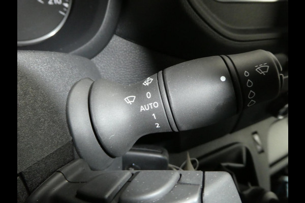 Renault Master T35 2.3 dCi L2H2 180pk, Camera, Navigatie, 3-Zits, LED, Trekhaak.