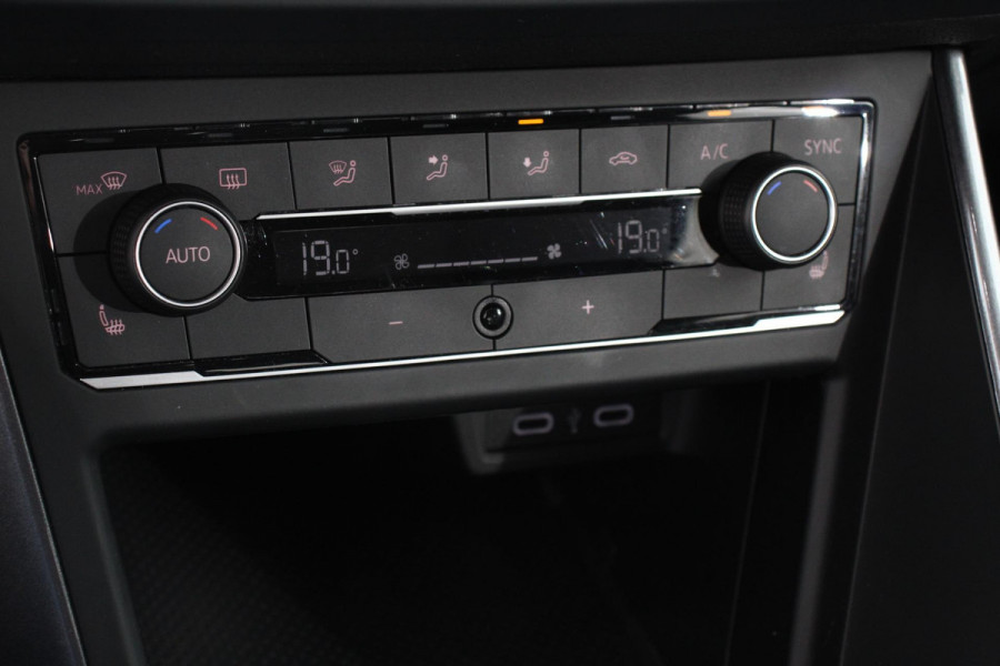 Volkswagen Polo 1.0 TSI 110pk DSG Highline | Navigatie | Apple Carplay/Android Auto | Climate Control | Verwarmde voorstoelen | Extra Getint glas