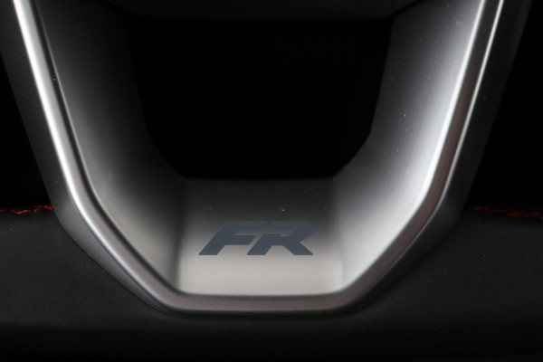 Seat Arona 1.0 TSI FR | DSG | Stoelverwarming | Carplay | Virtual Cockpit | Full LED | Camera | Park Assist | Climate control | Sportstoelen