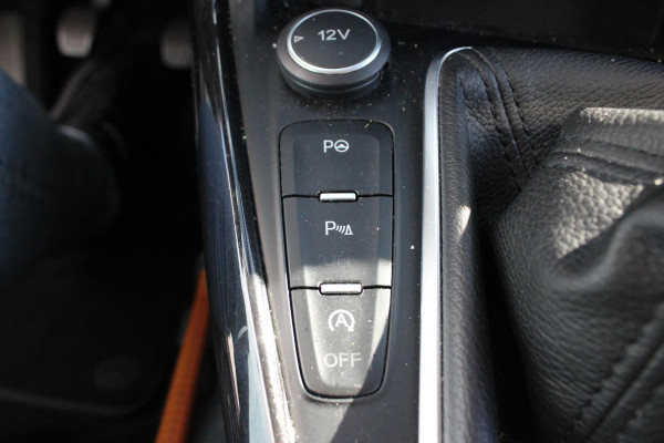 Ford Focus Wagon 1.0 Titanium | Apple Carplay | Parkeer sensoren voor & achter | Climate Control |