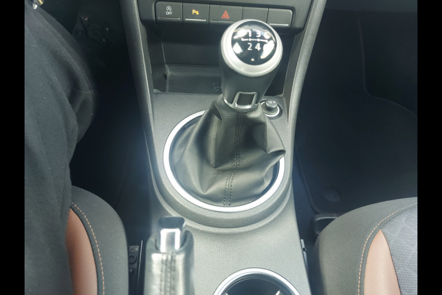 Volkswagen Beetle Cabriolet 1.2 TSI Design BlueMotion, airco,cruisecontrol,navigatie/achteruitrijcamera,stoelverwarming,parkeersensoren,