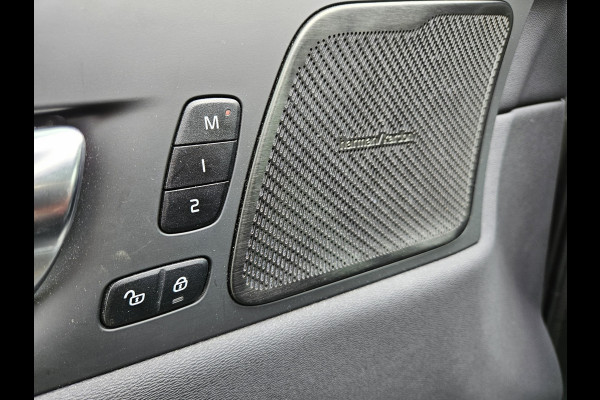 Volvo XC60 Recharge T6 AWD R-Design | Plug In Hybrid PHEV | Panodak | Trekhaak Wegklapbaar  | Memory stoel | 360 Camera | 21 Inch Velgen