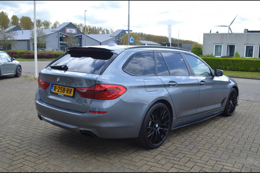 BMW 5 Serie 540i xDrive Touring Exe 341 pk M-sport / Blackline