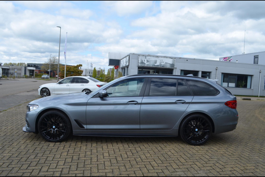 BMW 5 Serie 540i xDrive Touring Exe 341 pk M-sport / Blackline