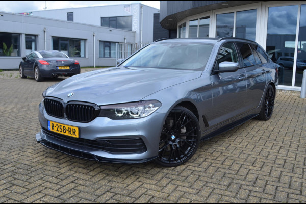 BMW 5 Serie 540i xDrive Touring Exe 341 pk M-sport / Blackline