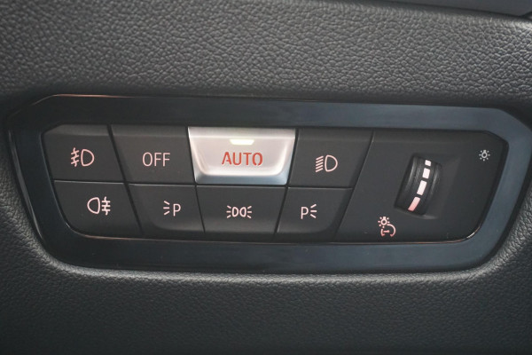 BMW 3-serie 320i Executive Edition Apple Carplay Digitaal Dashboard/Navigatie Professional
