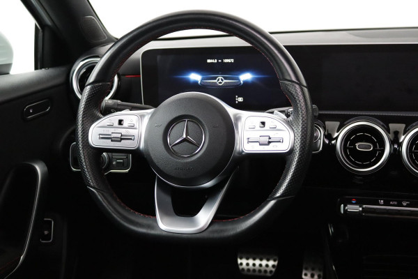Mercedes-Benz A-Klasse 180 Business Solution AMG Automaat (PANORAMADAK, CAMERA, STOELVERWARMING, 1e EIGENAAR, GOED ONDERHOUDEN)