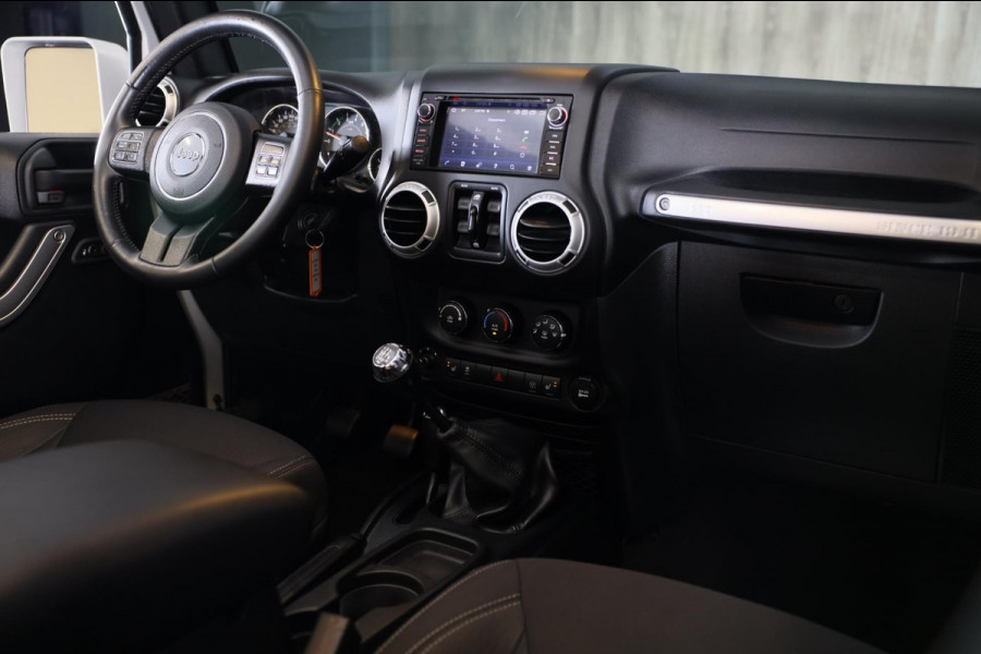 Jeep Wrangler Unlimited CABRIO 3.6 Sahara / 6 Bak / Airco / Navi / Camera / Elek Pakket / Cruise Control / Led / Trekhaak / 18 Inc