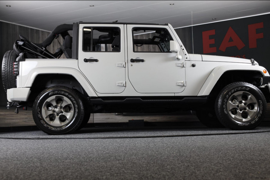 Jeep Wrangler Unlimited CABRIO 3.6 Sahara / 6 Bak / Airco / Navi / Camera / Elek Pakket / Cruise Control / Led / Trekhaak / 18 Inc