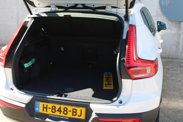 Volvo XC40 1.5 T3 Momentum Pro | TREKHAAK | LEDEREN BEKLEDING |