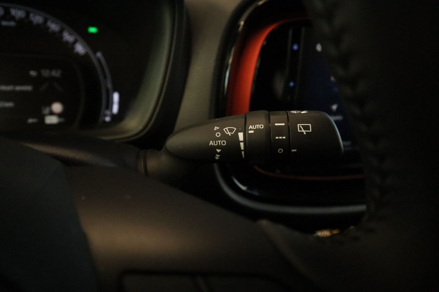 Toyota Aygo X 1.0 VVT-i MT envy JBL audio installatie , 18LMV, Navigatie,