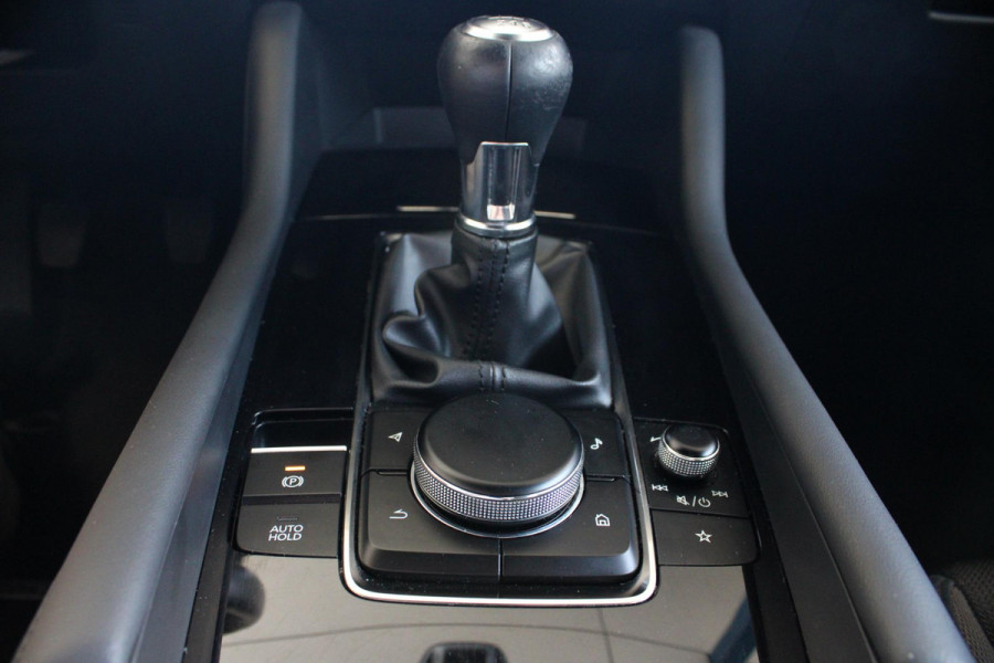 Mazda 3 2.0 e-SkyActiv-X M Hybrid 186 Comfort | Achteruitrijcamera | Apple Carplay/ Android Carplay | Stuur & Stoel Verwarming |