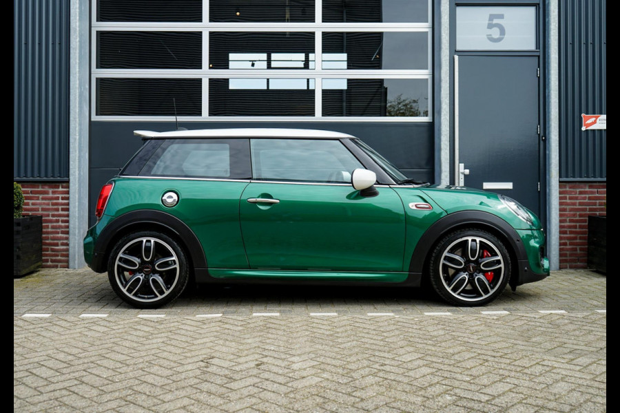 MINI Mini 2.0 John Cooper Works Chili, Adaptief onderstel, JCW Sportstoelen, LED, parkeersensoren, keyless ,18 inch Cup spoke Two