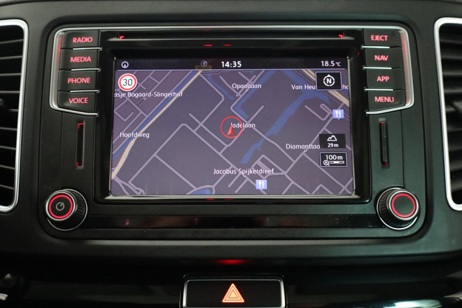 Volkswagen Sharan 1.4 TSI Exclusive Series 150 pk Automaat (DSG) | Navigatie | Panoramadak | Parkeersensoren | Elektr. schuifdeuren achter | Stoelverwarming |
