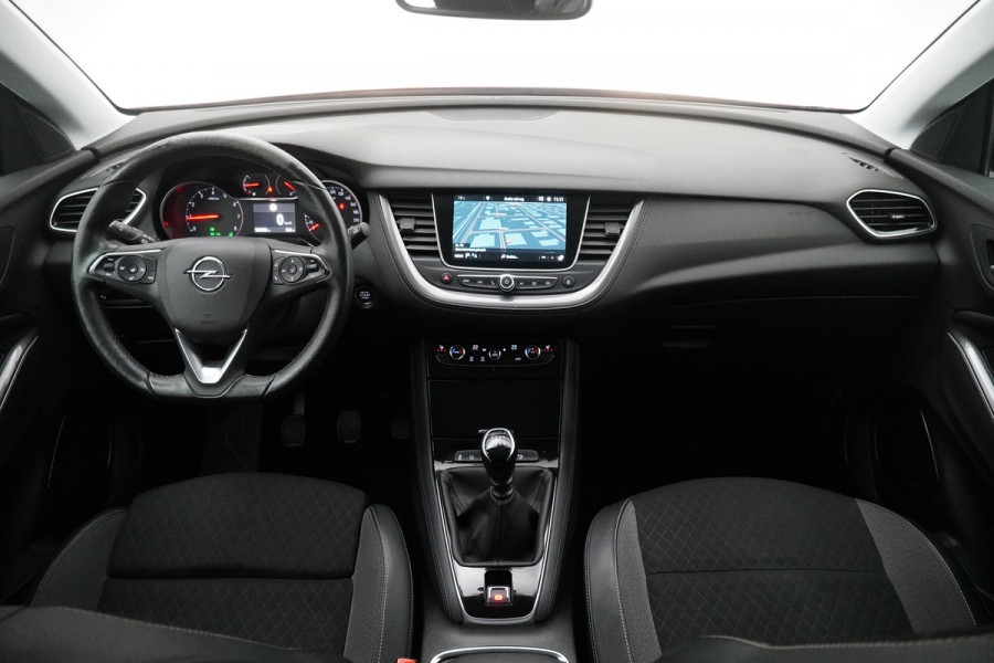 Opel Grandland X BWJ 2020 / 131 PK 1.2 Turbo Business Executive / Clima / DENON / Navi / Stoelverw / Cruise / Sportstoelen / PDC / LMV / Carplay / Privacy glass