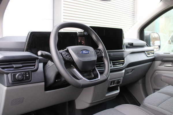 Ford Transit Custom 320 2.0 TDCI L2H1 Limited 170pk - Adaptive Cruise - Verwarmd stuur - Blind spot - Navigatie - Camera - Draadloos laden - Rijklaa