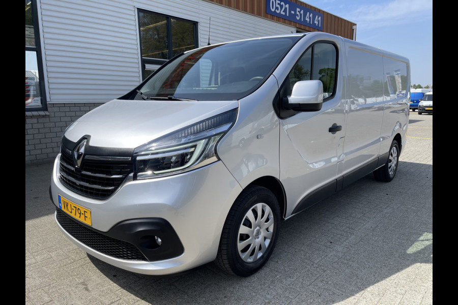 Renault Trafic 2.0 dCi 120pk T29 L2H1 Work Edition / vaste prijs rijklaar € 20.950 ex btw / lease vanaf € 375 / zilver metallic / airco / cruise / trekhaak / pdc achter / navigatie !