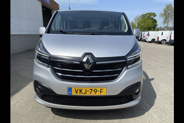 Renault Trafic 2.0 dCi 120pk T29 L2H1 Work Edition / vaste prijs rijklaar € 20.950 ex btw / lease vanaf € 375 / zilver metallic / airco / cruise / trekhaak / pdc achter / navigatie !