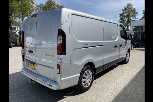 Renault Trafic 2.0 dCi 120pk T29 L2H1 Work Edition / vaste prijs rijklaar € 20.950 ex btw / lease vanaf € 375 / zilver metallic / airco / cruise / trekhaak / pdc achter / navigatie !