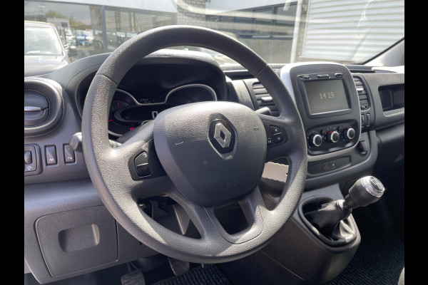 Renault Trafic 2.0 dCi 120pk T29 L2H1 Work Edition / vaste prijs rijklaar € 20.950 ex btw / lease vanaf € 375 / zilver metallic / airco / cruise / trekhaak / pdc achter / navigatie !