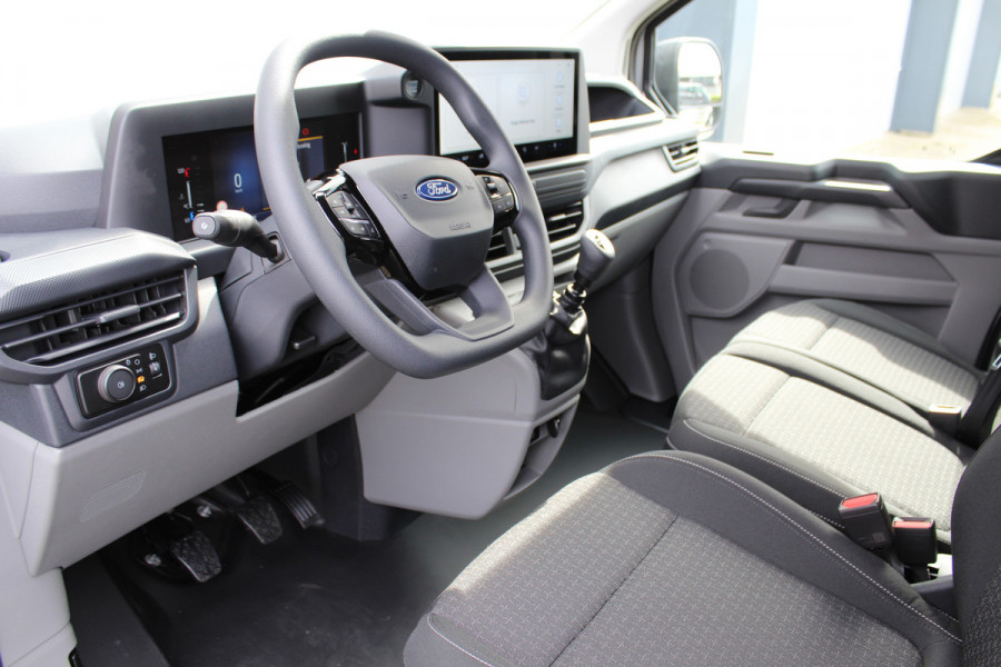 Ford Transit Custom 320 2.0-136pk TDCI L2H1 ´Trend´, schuifdeur li. + re. ! Overtuig u van de rijkwaliteiten van dit nieuwe model Ford Transit Custom. Camera, LED koplampen, Cruise Control, Aut. Airco, Navigatie by Apple / Android, Voorraam verwarmd, Metallic lak etc.