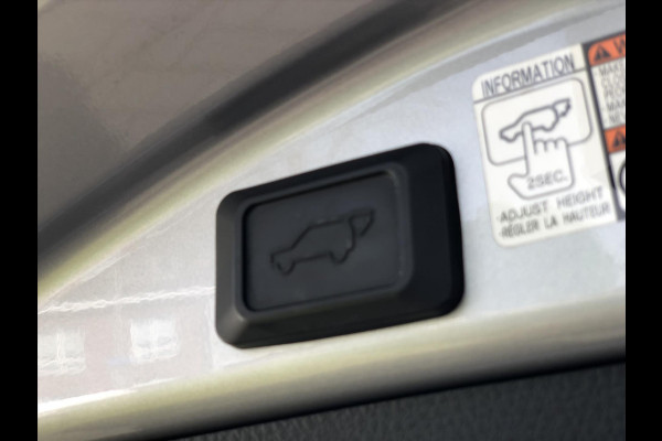 Toyota RAV4 2.5 Hybrid Black Edition | Schuifdak, Trekhaak, Navigatie, Parkeersensoren, Elektrische achterklep, Treeplanken, 18 inch