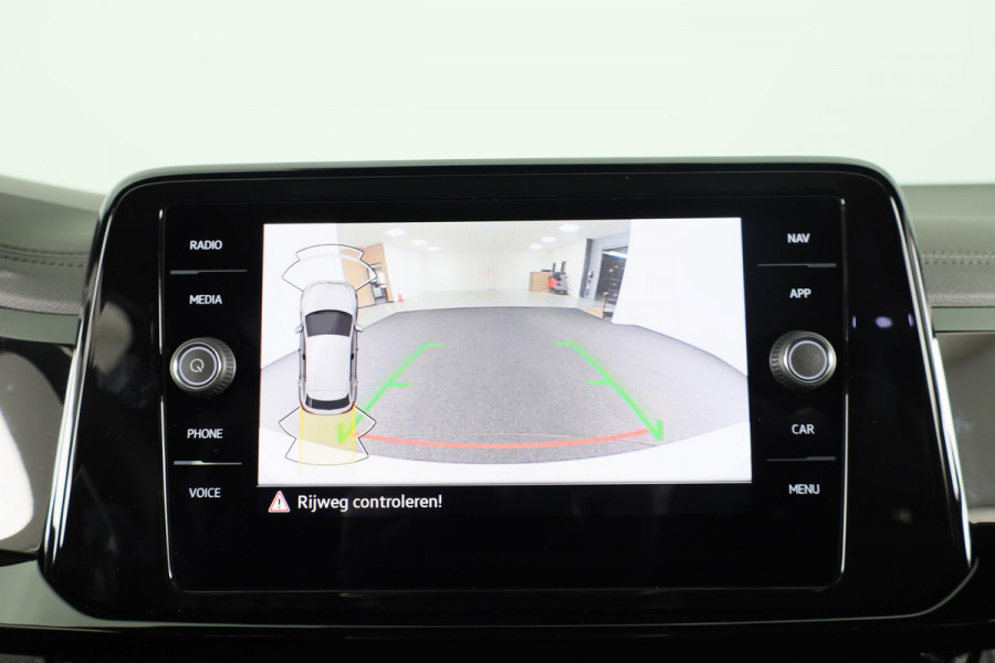 Volkswagen T-Roc 1.5 TSI R-Line Business 150 PK Automaat (DSG) | Black Style | Camera | Panoramadak | Stoelverwarming