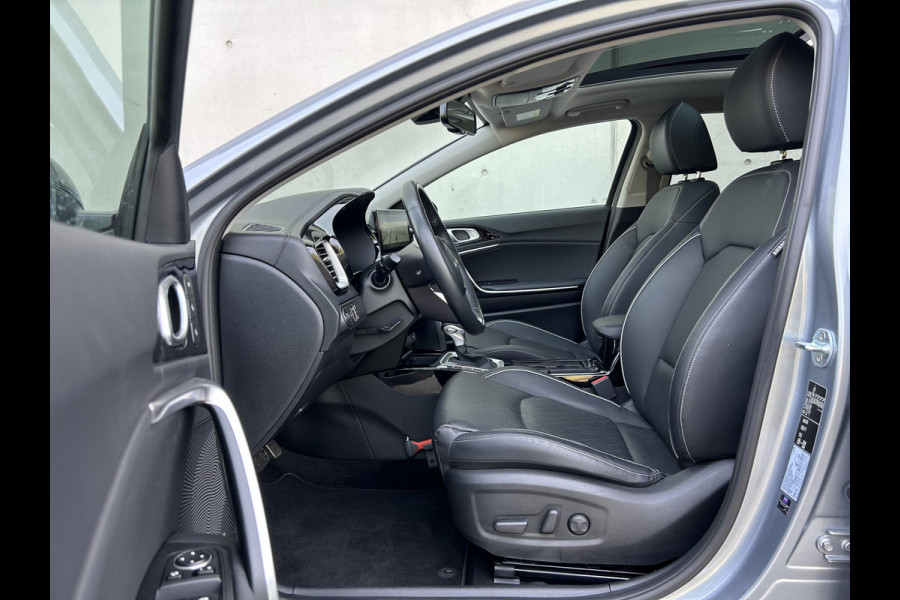 Kia Xceed 1.5 T-GDI MHEV ExecutiveLine Automaat | Panoramadak | JBL | Leder | 18" Velgen | Stuur-/Stoelverwarming | Camera | Navi | Key-Less | Apple CarPlay/Android Auto | Clima | PDC | Cruise | LED |