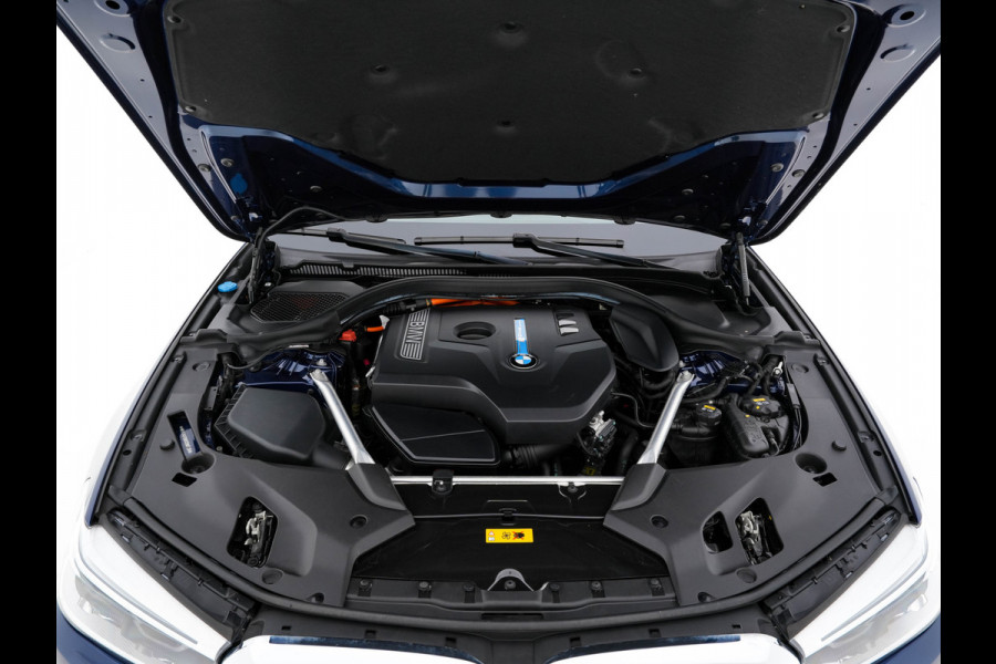 BMW 5 Serie 530e iPerformance eDrive Edition (INCL.BTW) *PANO | DAKOTA-VOLLEDER | VIRTUAL-COCKPIT | FULL-LED | HIFI-SOUND | MEMORY-PACK | DAB+ | NAVI-FULLMAP | AMBIENT-LIGHT | ECC | PDC | CRUISE | COMFORT-SEATS | 17"ALU*