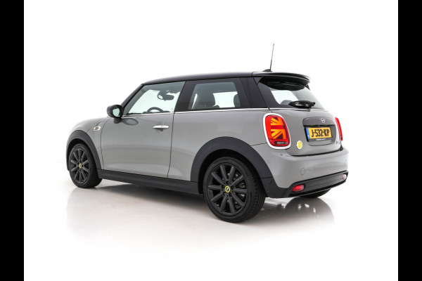 MINI Mini Electric Essential 33 kWh [3-Fase] (INCL-BTW) *FULL-LED | VIRTUAL-COCKPIT | 1/2-LEDER | CAMERA | KEYLESS | SPORT-SEATS | NAVI-FULLMAP | AMBIENT-LIGHT | DAB | CRUISE | SPORT-SEATS | 17"ALU*