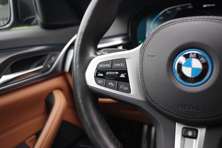 BMW 5 Serie 545e xDrive 395 PK M-Sport Executive Plug-In Hybride, Schuif-Kanteldak, Trekhaak, Adap. Cruise Control, LED
