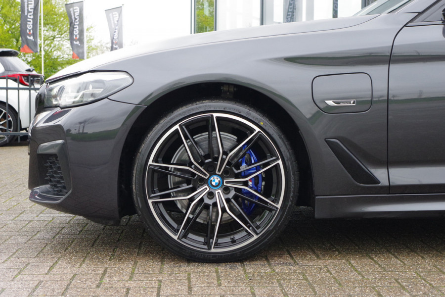 BMW 5 Serie 545e xDrive 395 PK M-Sport Executive Plug-In Hybride, Schuif-Kanteldak, Trekhaak, Adap. Cruise Control, LED