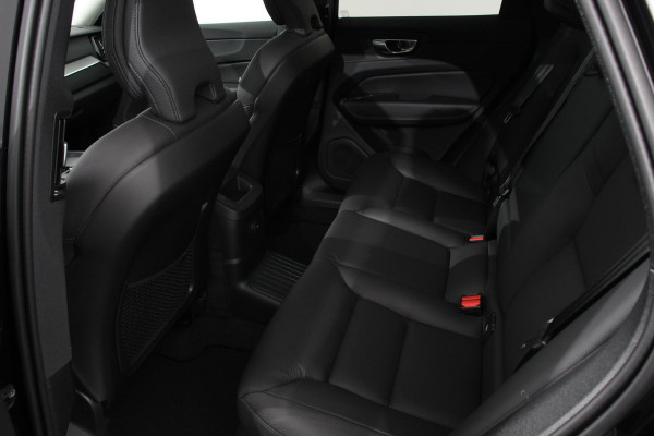 Volvo XC60 2.0 Recharge T6 AWD Plus Dark | Leder | Navigatie | Google | Harman Kardon | Panorama dak | Lichtmetalen Velgen 19" | Dab | Stoelverwarming | Camera | Led