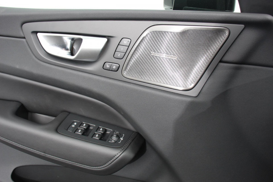 Volvo XC60 2.0 Recharge T6 AWD Plus Dark | Leder | Navigatie | Google | Harman Kardon | Panorama dak | Lichtmetalen Velgen 19" | Dab | Stoelverwarming | Camera | Led
